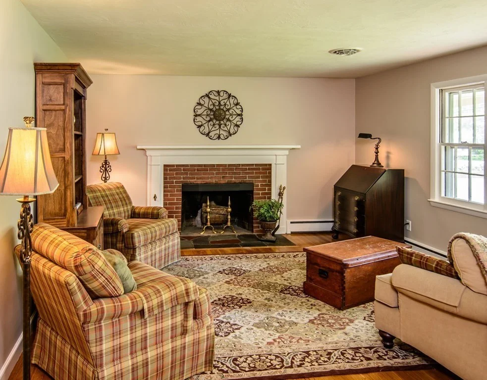 253 W Main St, Westborough