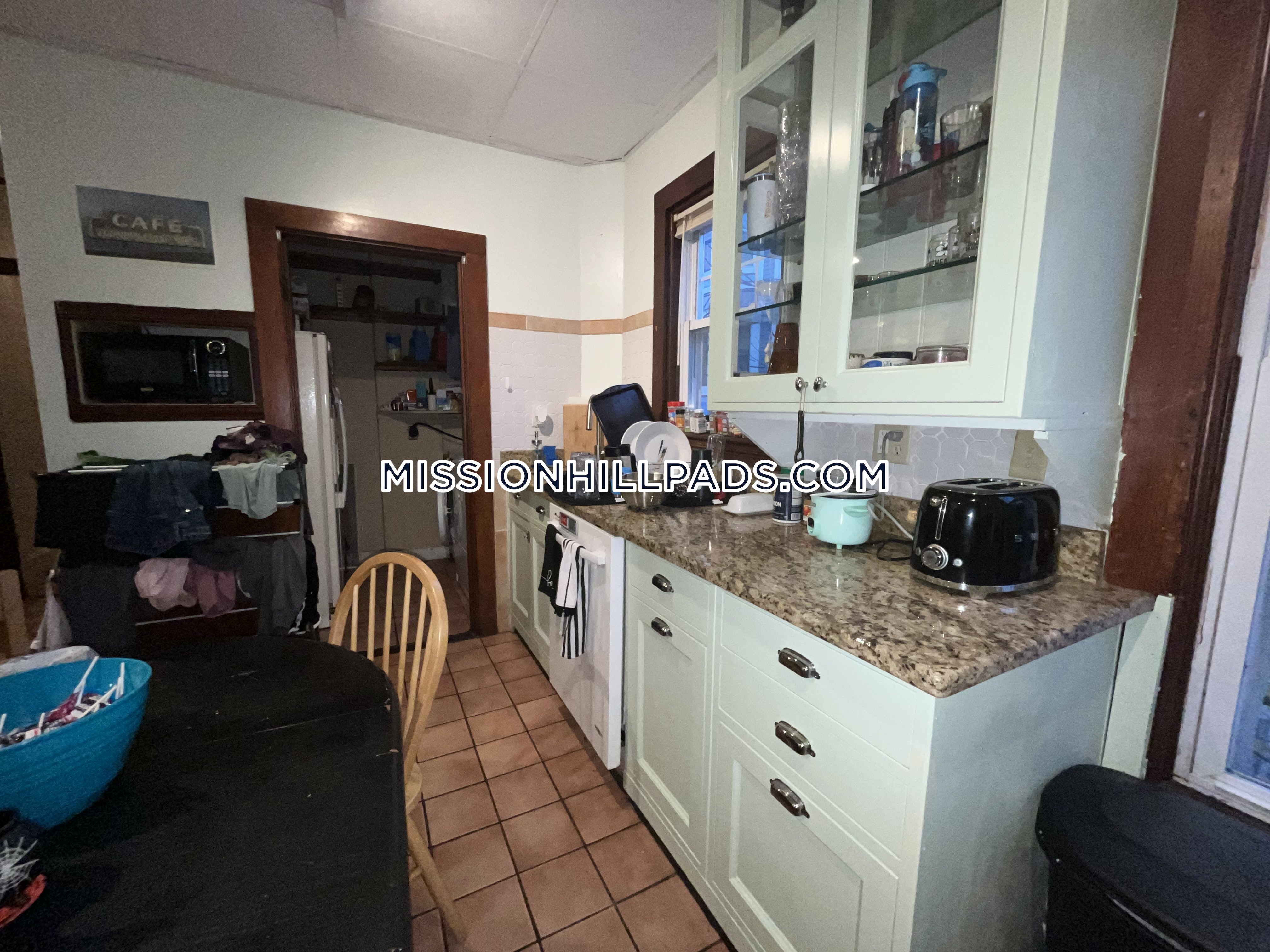 4 bed, 1 bath apartment for rent at 67 Hillside St Unit 2, Mission Hill — photo 15 of 28
