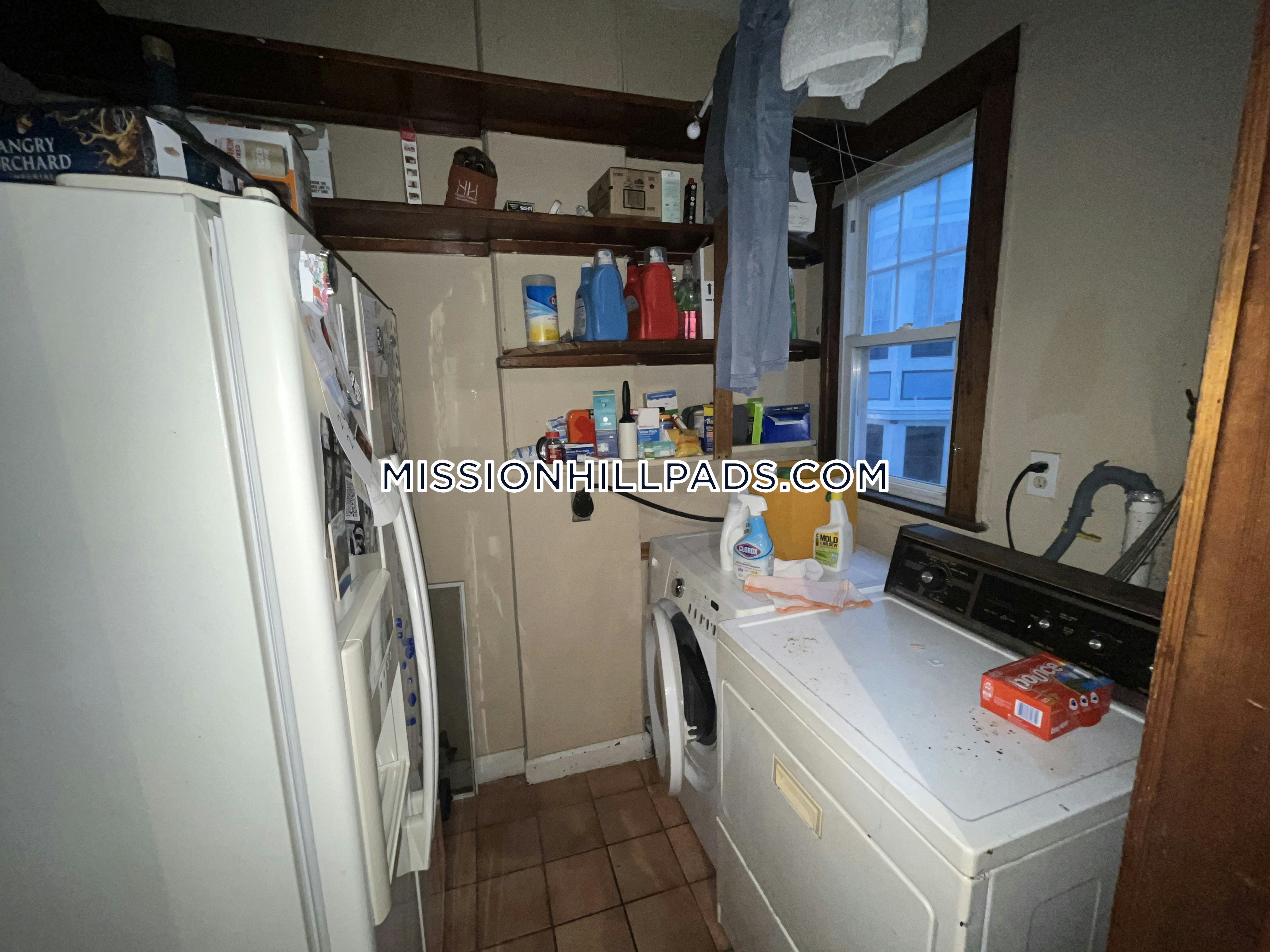 4 bed, 1 bath apartment for rent at 67 Hillside St Unit 2, Mission Hill — photo 16 of 28