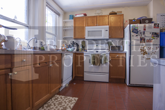 3 bed, 1 bath apartment for rent at 61 Myrtle St Unit 3, Beacon Hill — photo 3 of 19
