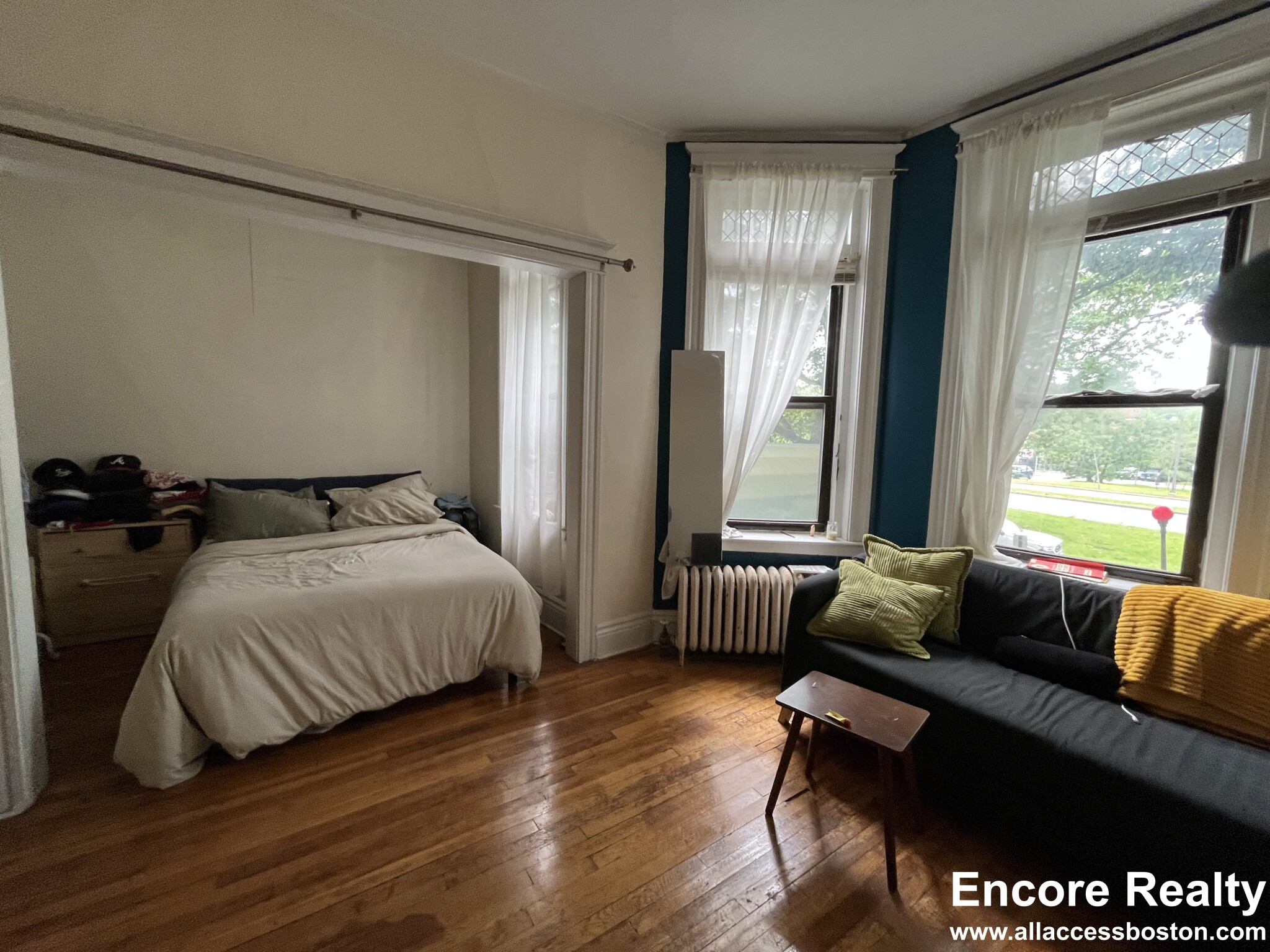 376 Riverway, Mission Hill