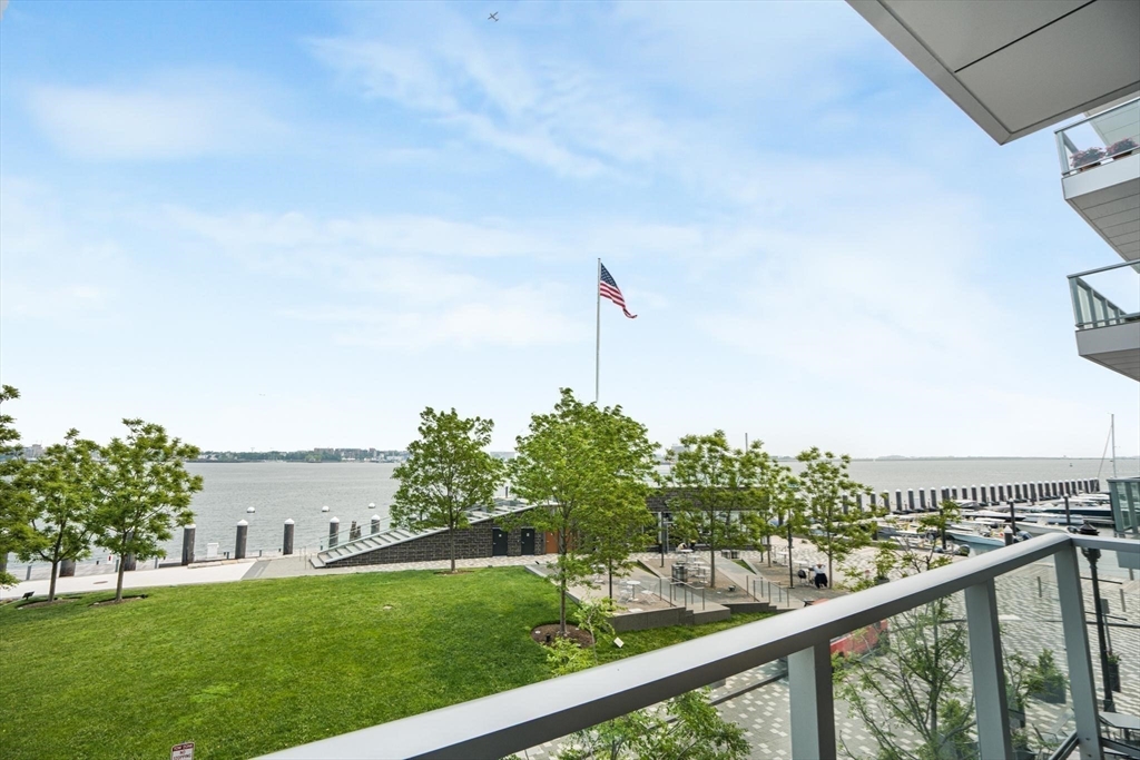 50 Liberty Dr, Seaport District