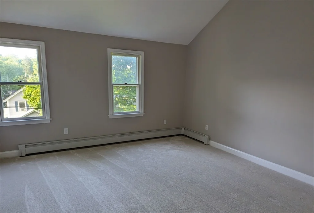202 Dale St, Waltham