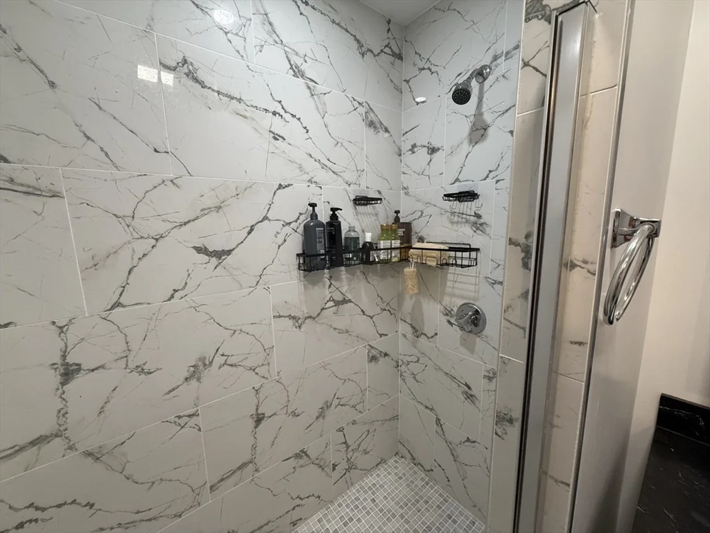 34 Cherokee, Mission Hill