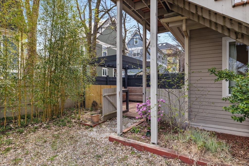 31 Millmont St, Roxbury