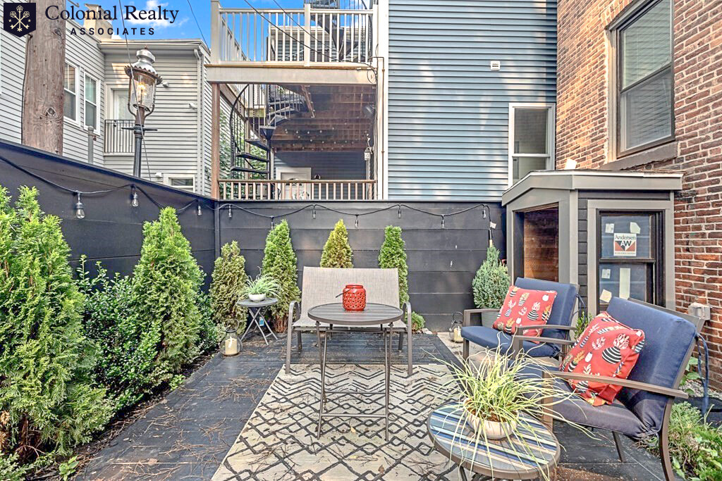 27 Swallow St, South Boston