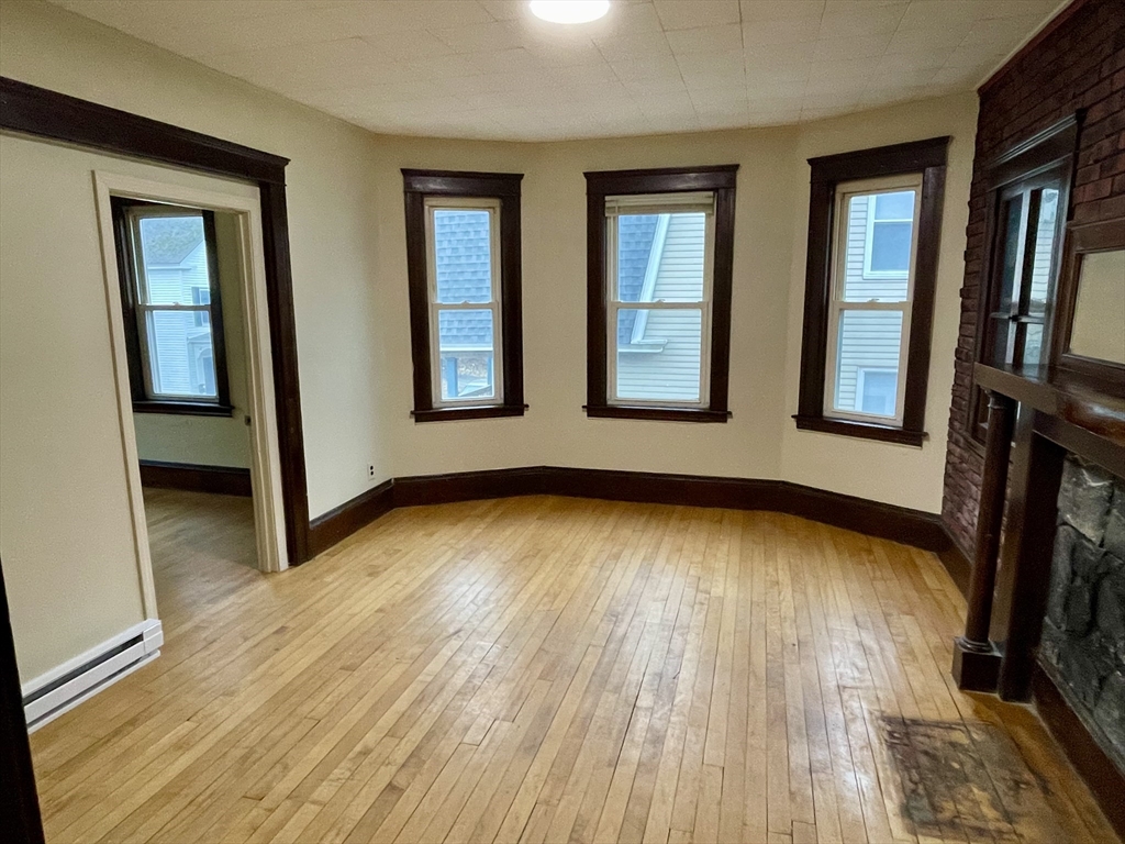 10 Agawam St, Worcester