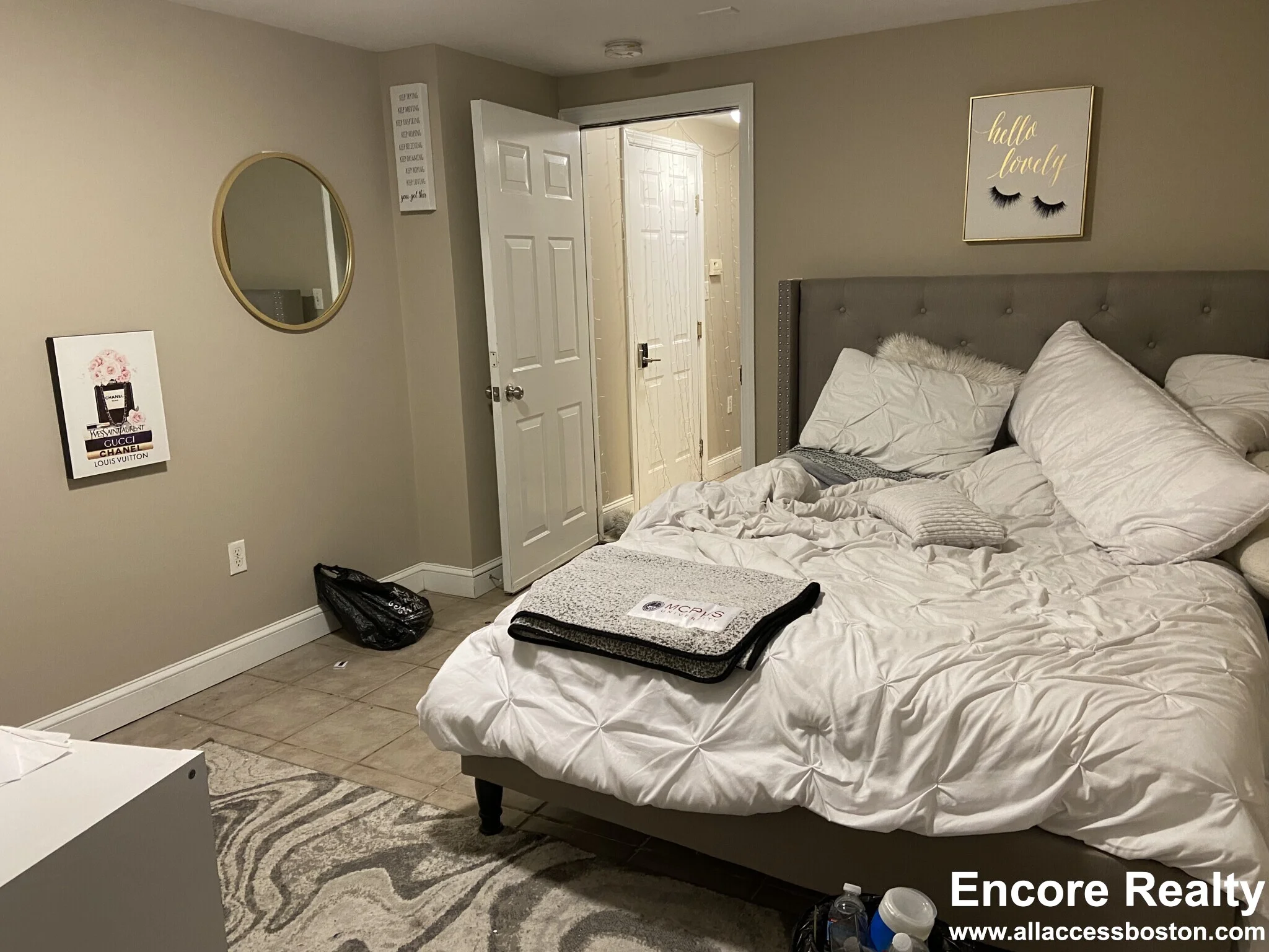 8 Sunset St, Mission Hill