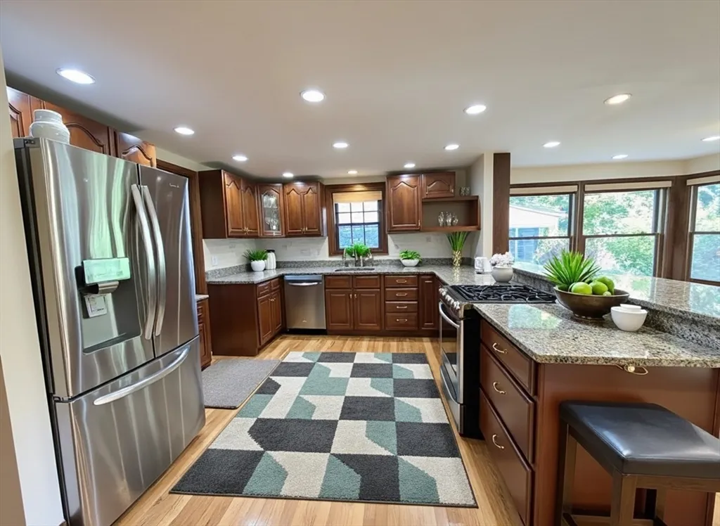 33 Clearwater Rd, Chestnut Hill