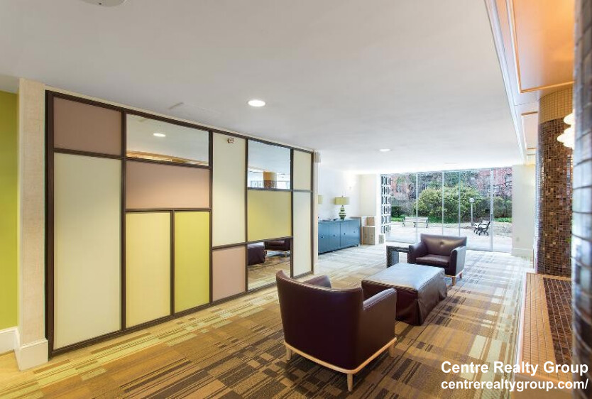 101 Monmouth St, Longwood