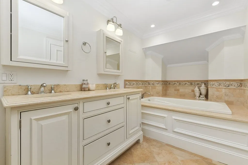 447 Beacon St, Back Bay