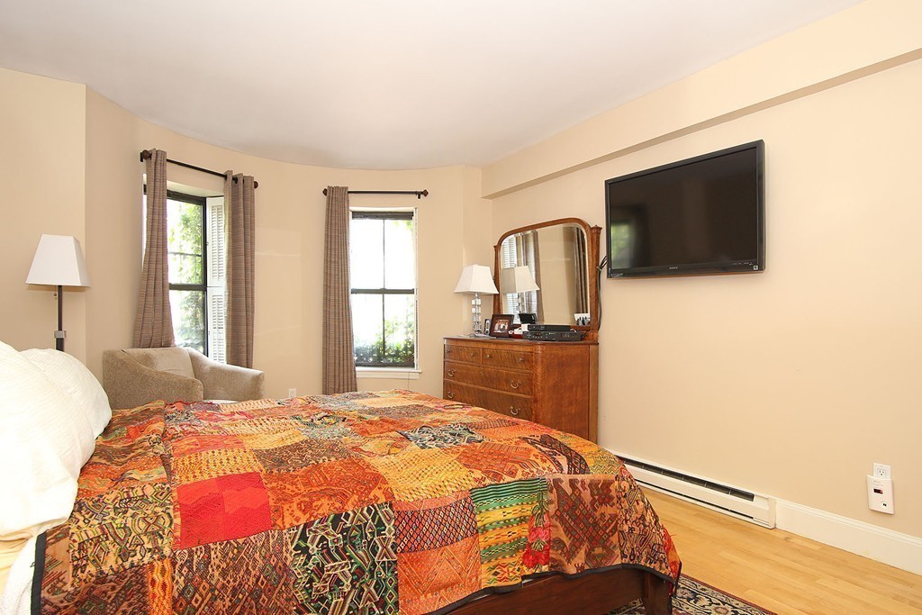 211 W Newton St, South End