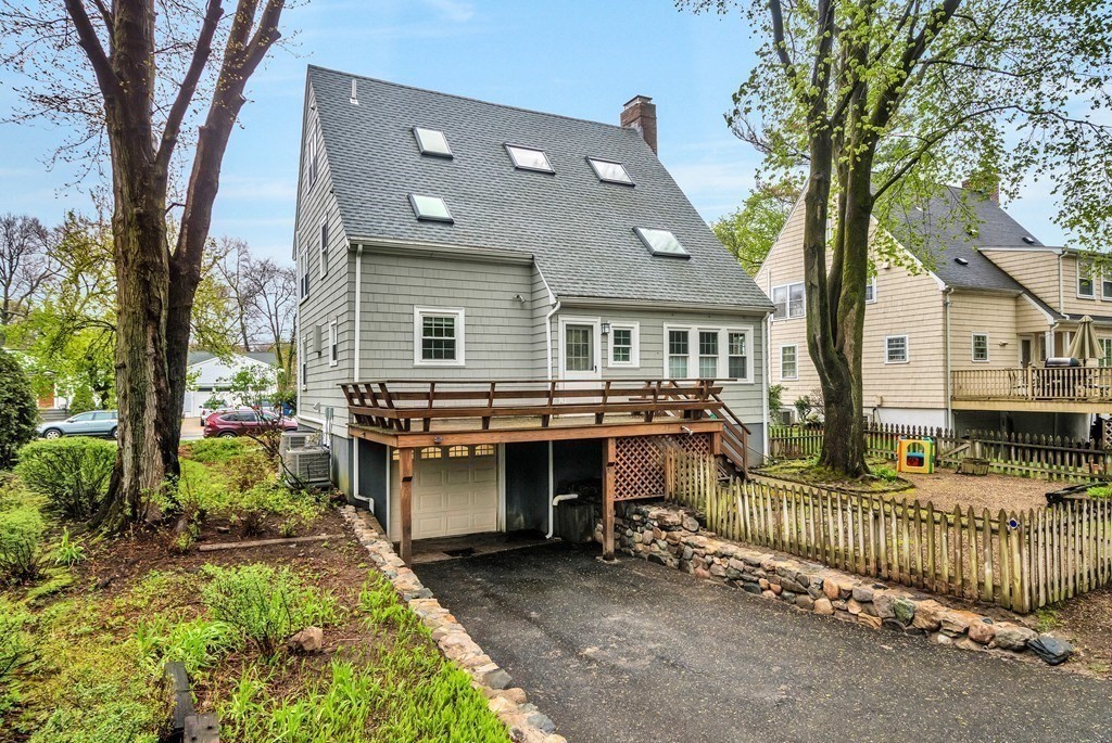 25 Allen Ave, Waban