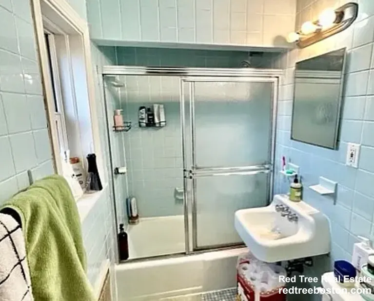 912 Beacon St, Fenway