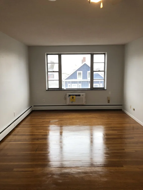 685 Moody St, South Side