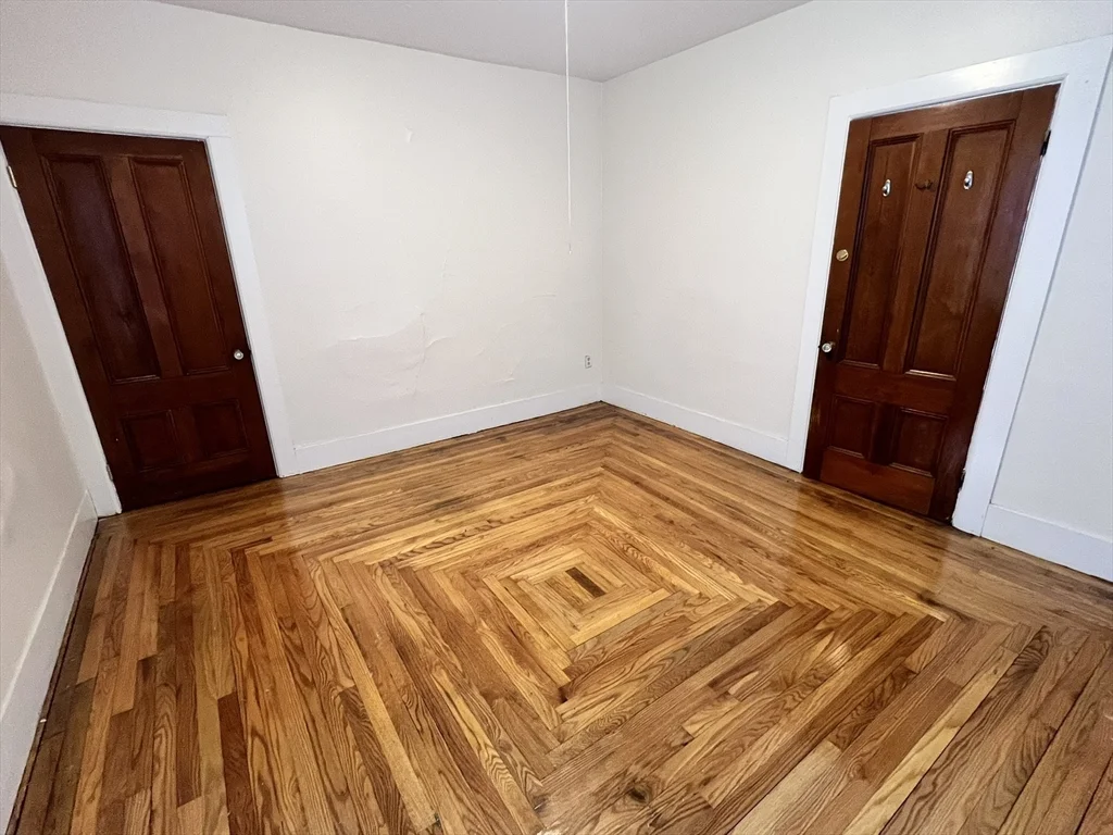 986 South East St, Amherst