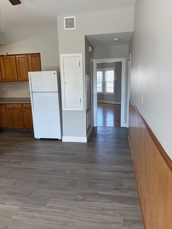 895 Bedford, Fall River