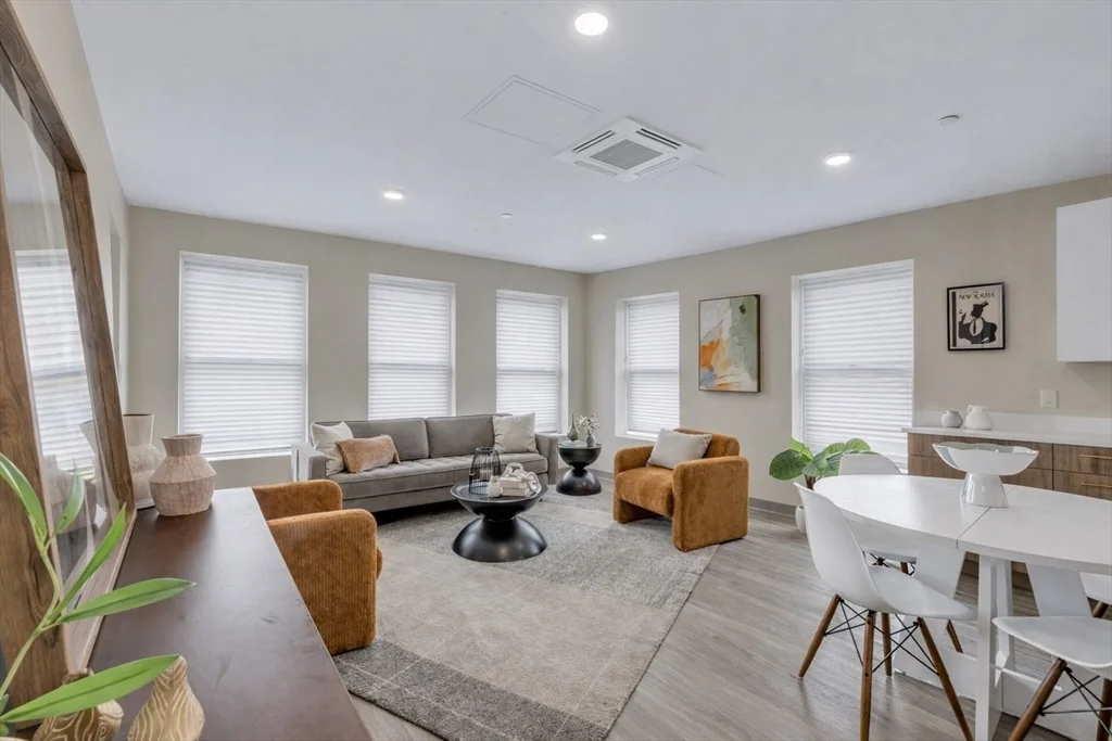 377 Cummins Highway, Roslindale