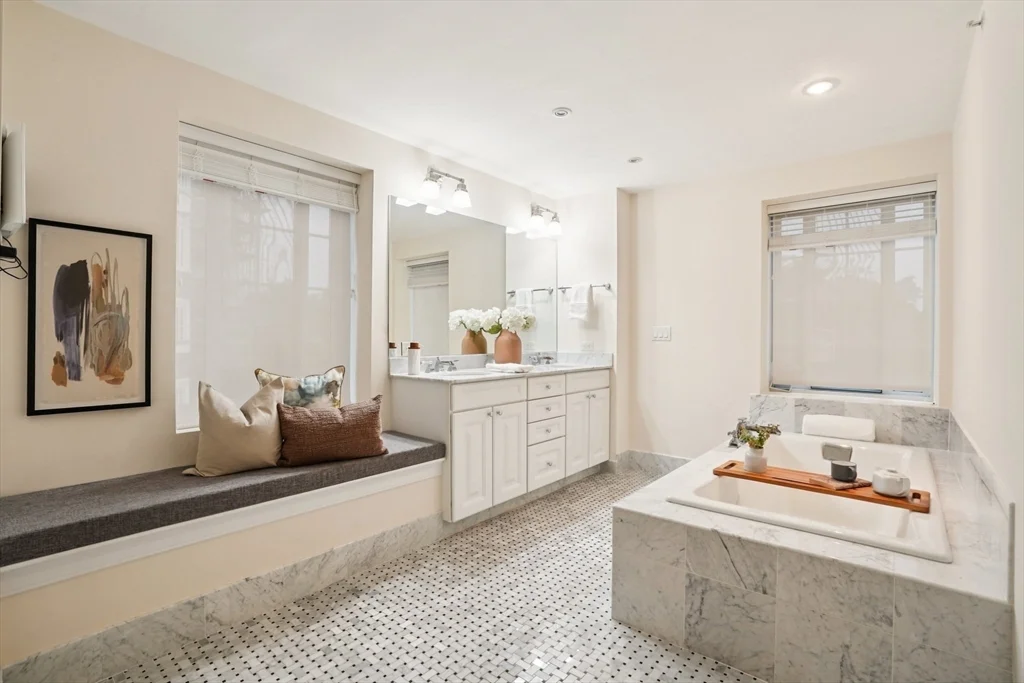 20 Chapel St, Longwood