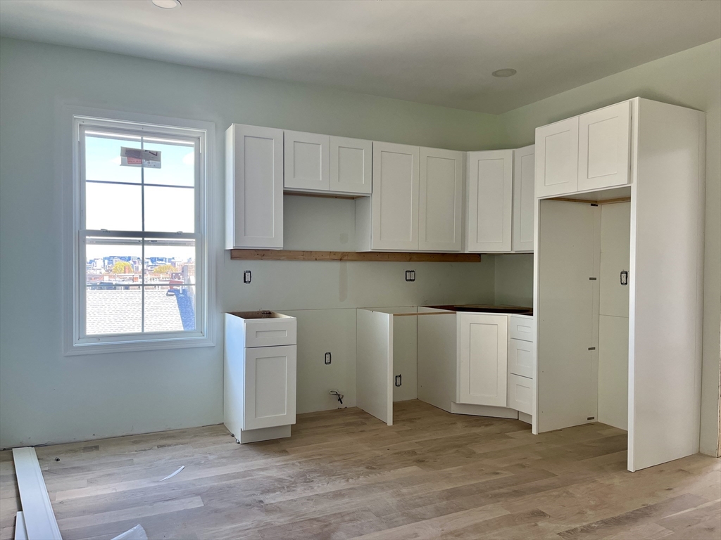 38 Regent St, Roxbury