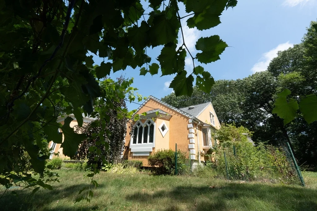 5 Fairview Rd, Canton