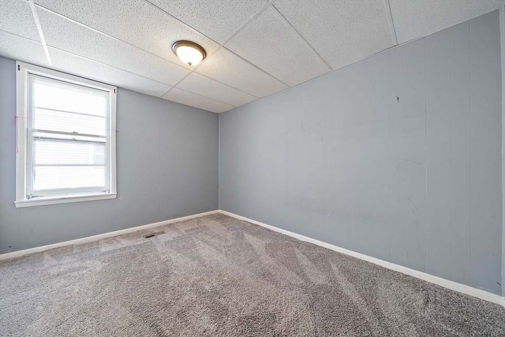 48 Rocliffe St, Fall River