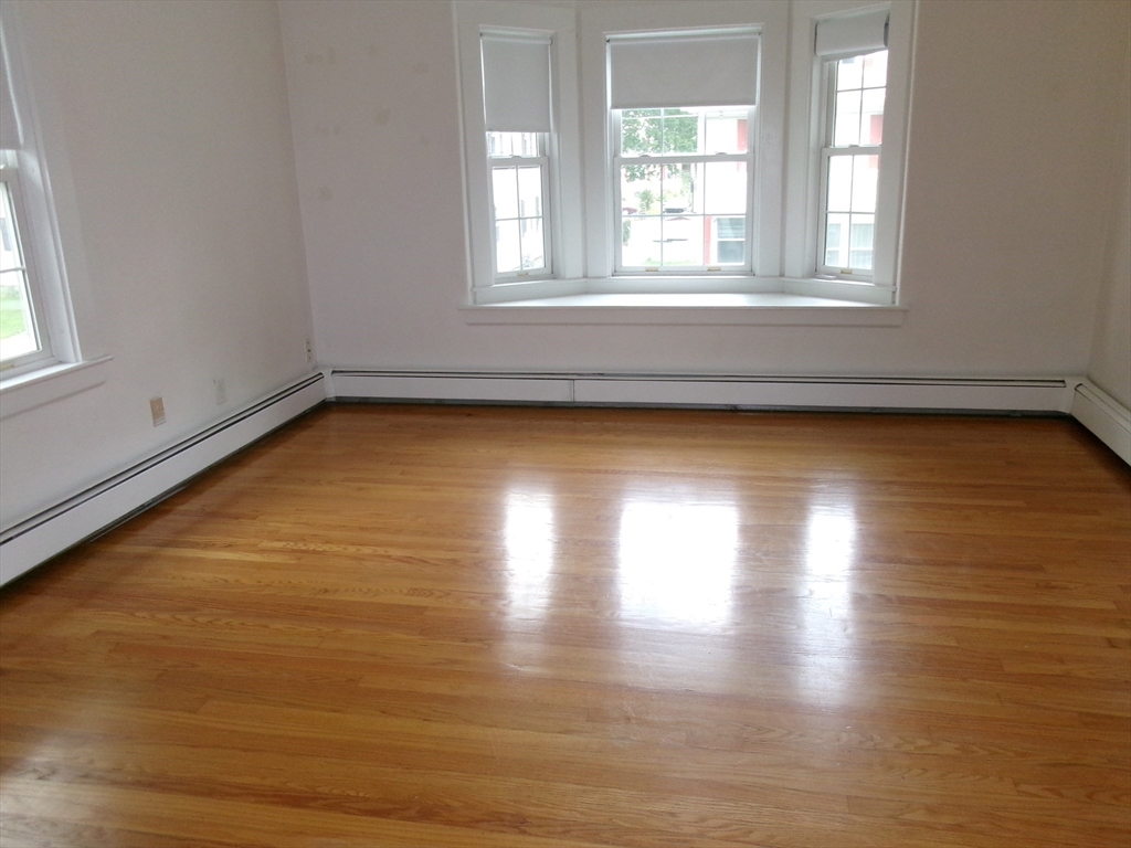 58 Bancroft Park, Hopedale