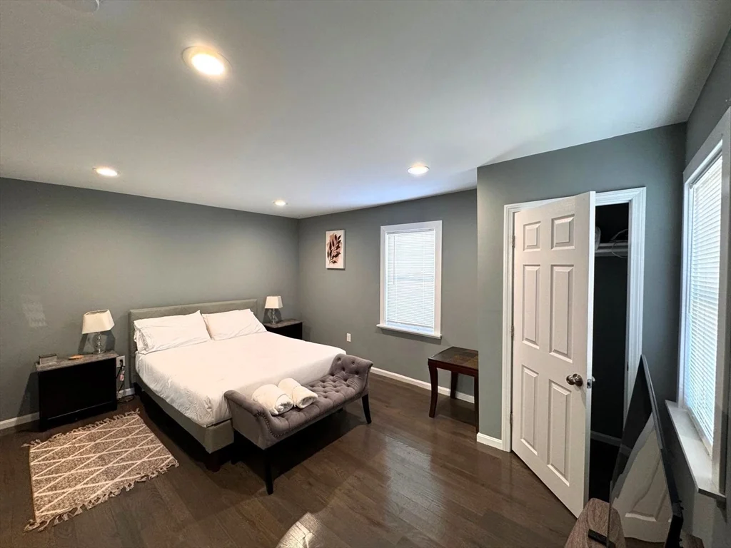 60 Cedar St, Waltham