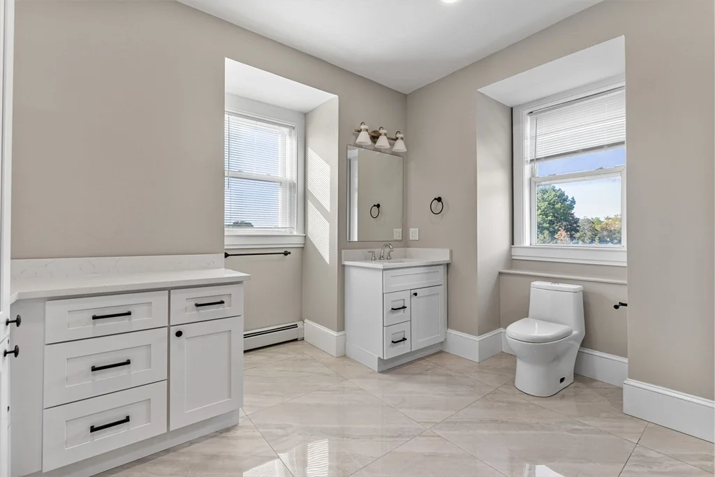 62 Chestnut St, Saugus