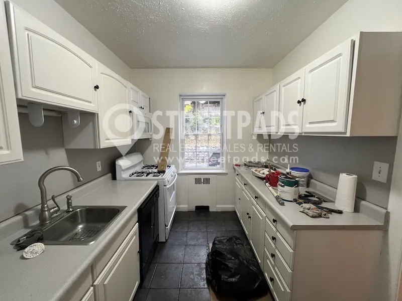 1139 Beacon St, Longwood