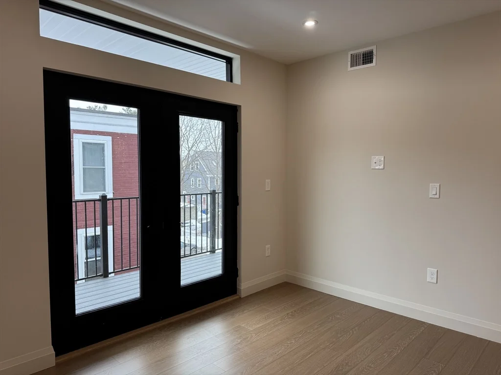 100 Lincoln, Brighton