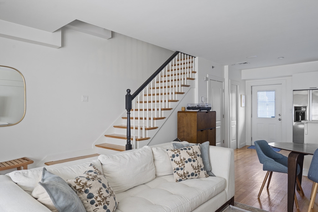 33 Middle St, South Boston