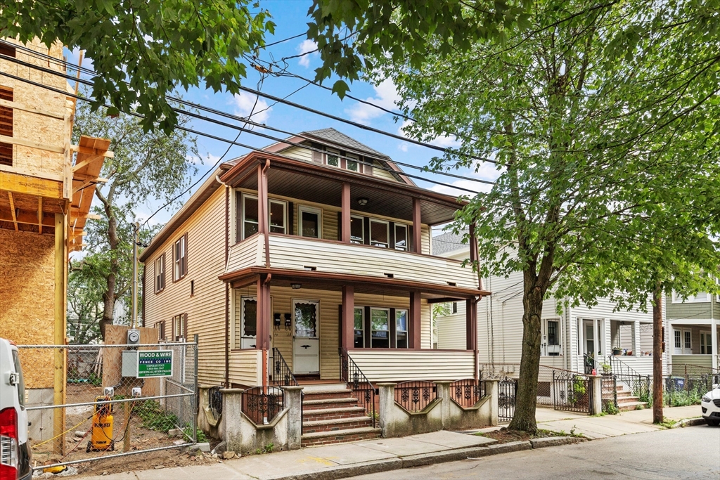 14 Corinthian Rd, Tufts