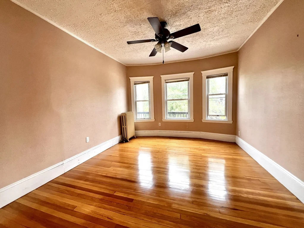 12 Bailey St, West Somerville