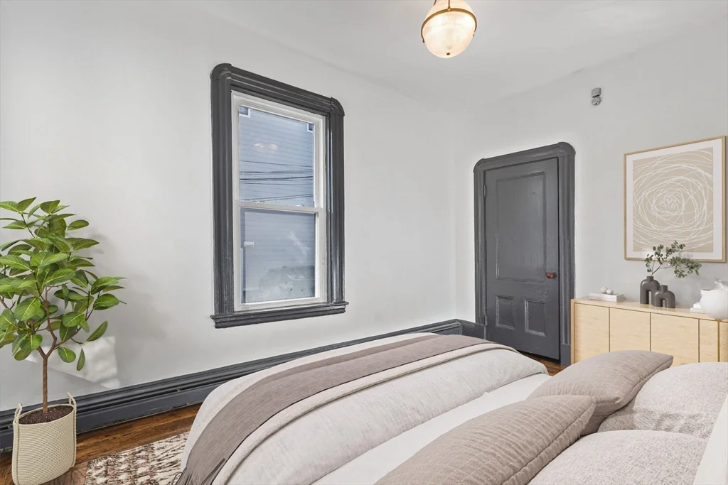 8-10 Carlton St, Ward Two