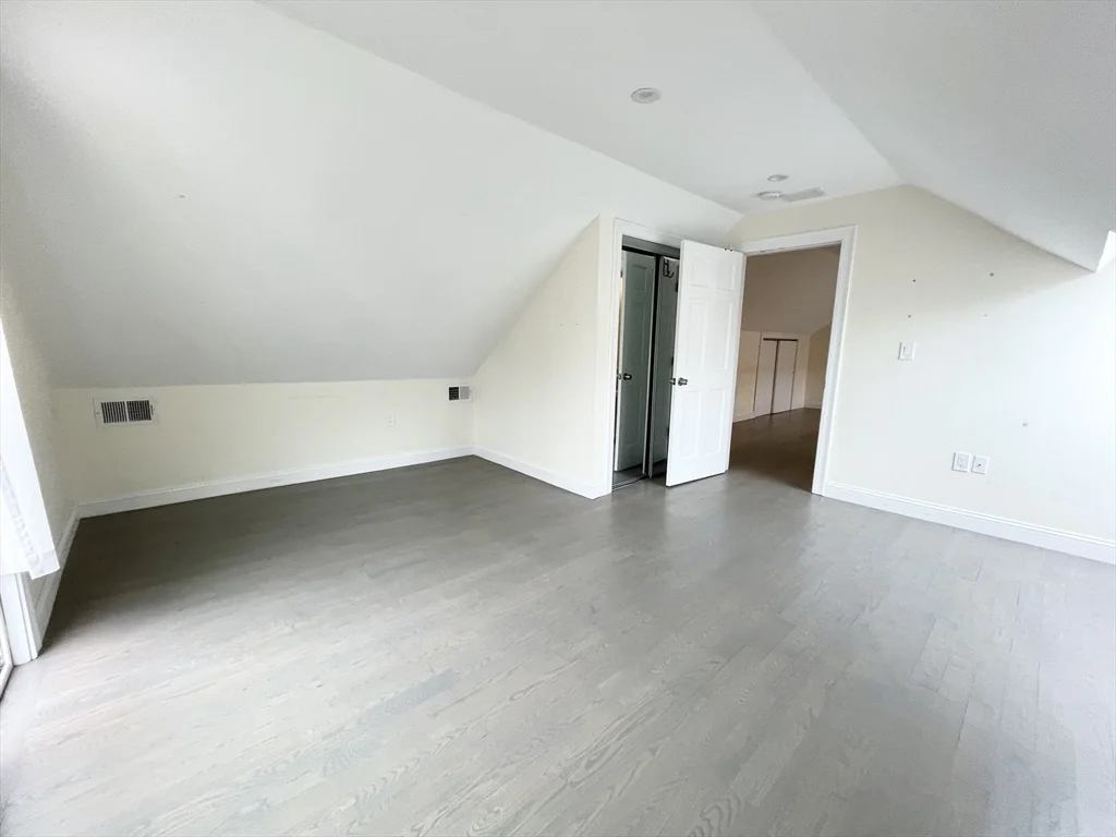 21 Iroquois, Mission Hill