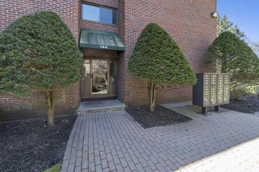 144 Kenrick St, Oak Square