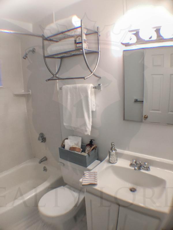 1 bed, 1 bath apartment for rent at 17 Brookline Unit B5, Brookline Hills — photo 3 of 3