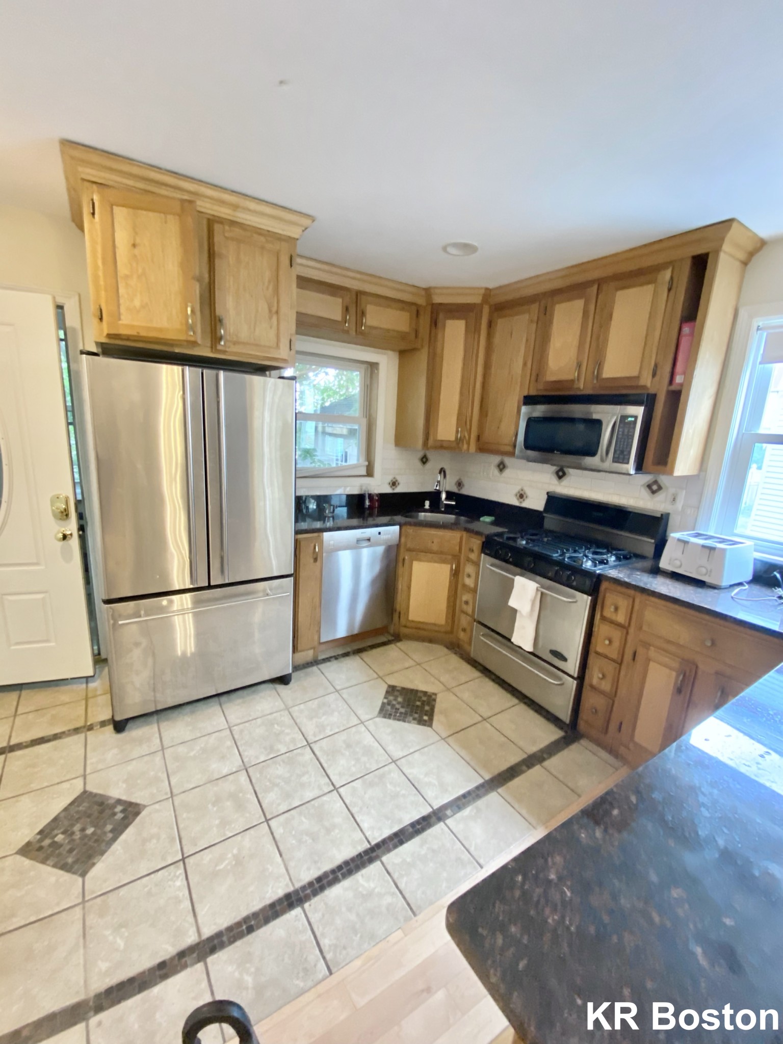 5 bed, 3 bath apartment for rent at 19 Holman St Unit 1, Allston — photo 2 of 6