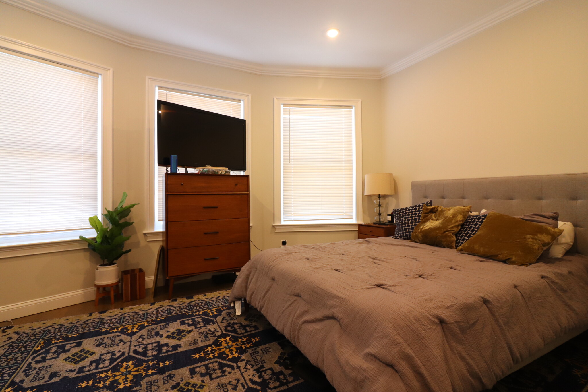 3 bed, 2 bath apartment for rent at 47 Walk Hill St Unit 1, Jamaica Plain — photo 4 of 16