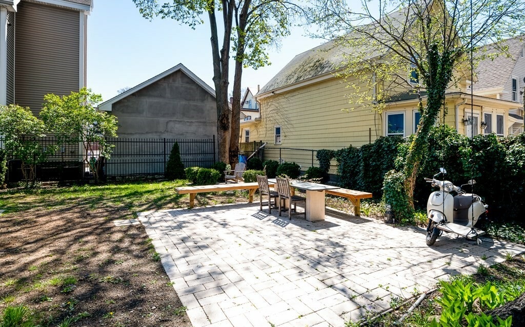 34 Everett Ave, East Somerville