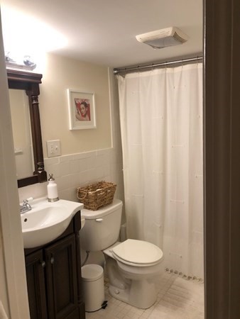 Studio bed, 1 bath apartment for rent at 170 Marlborough St Unit BF, Back Bay — photo 4 of 5