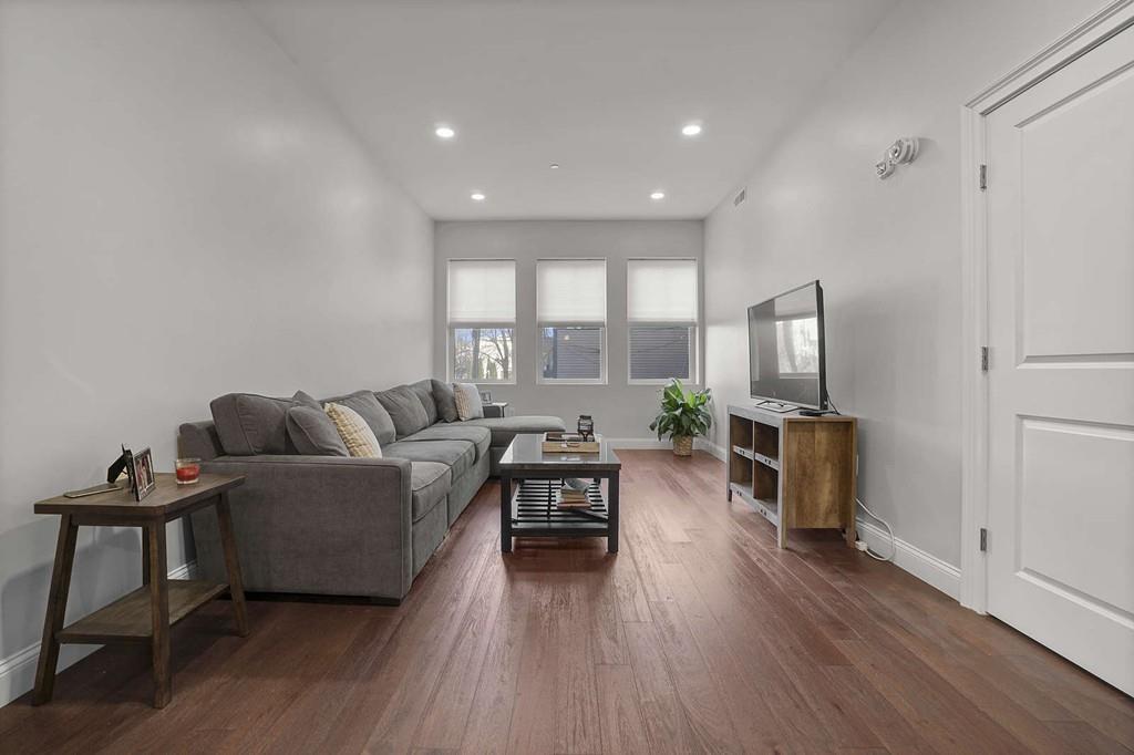 1 bed, 1 bath apartment for rent at 170 W Broadway Unit 206, South Boston — photo 2 of 9
