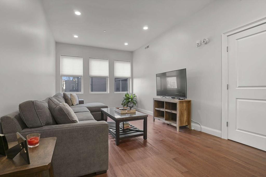 1 bed, 1 bath apartment for rent at 170 W Broadway Unit 206, South Boston — photo 3 of 9