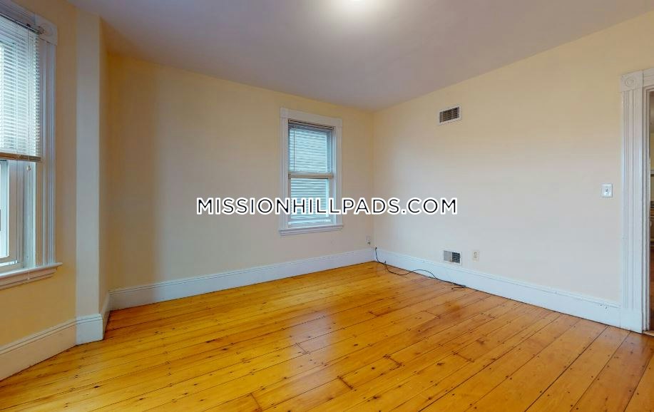 2 bed, 1 bath apartment for rent at 192 Hillside St Unit U1, Mission Hill — photo 2 of 8