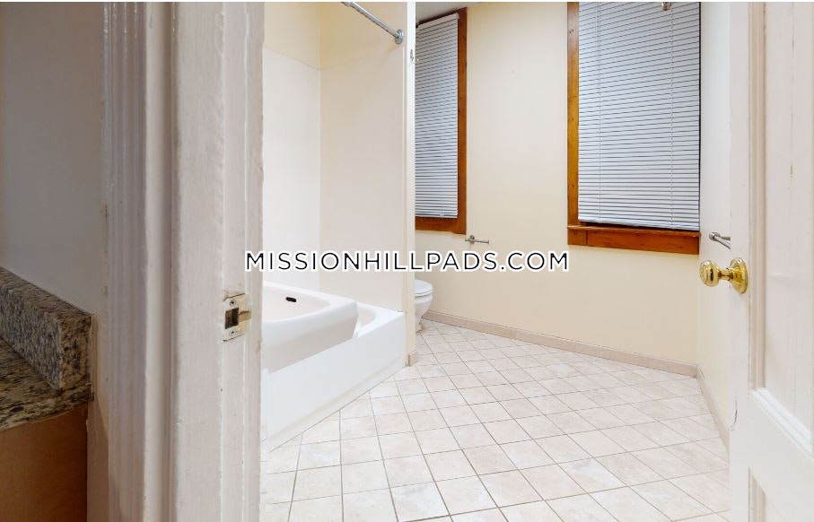 2 bed, 1 bath apartment for rent at 192 Hillside St Unit U1, Mission Hill — photo 8 of 8