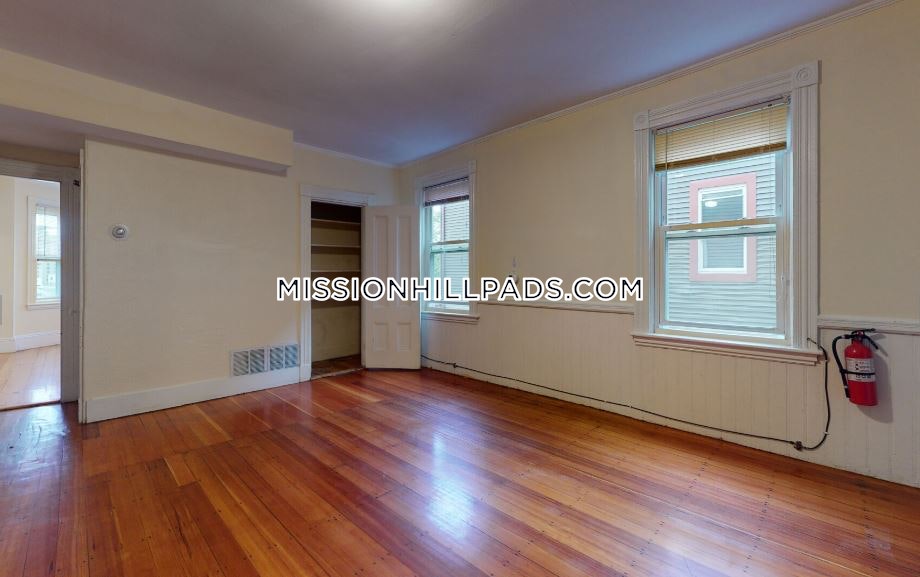 2 bed, 1 bath apartment for rent at 192 Hillside St Unit U1, Mission Hill — photo 5 of 8