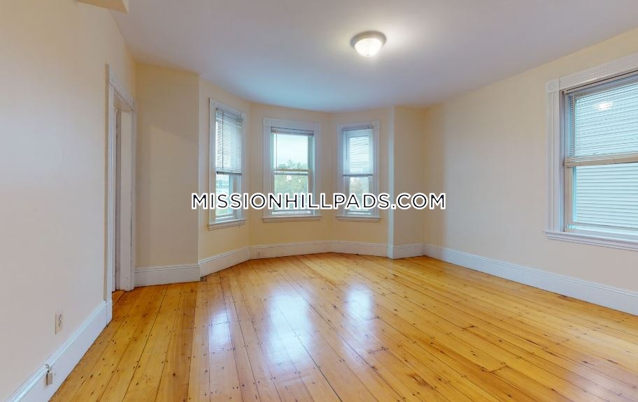 2 bed, 1 bath apartment for rent at 192 Hillside St Unit U1, Mission Hill — photo 3 of 8