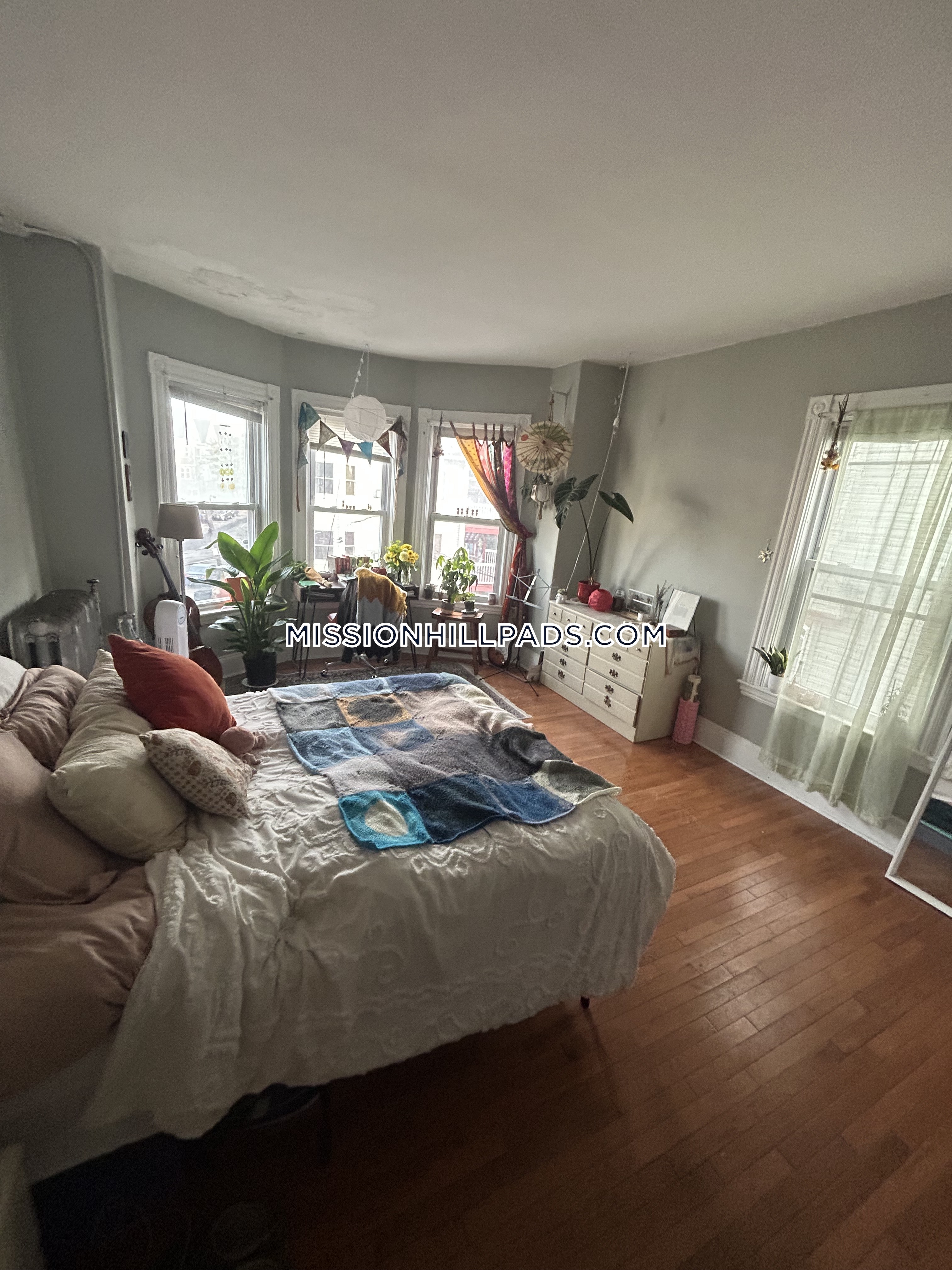 6 bed, 2.5 bath apartment for rent at 1 Sachem St Unit U3, Mission Hill — photo 39 of 45