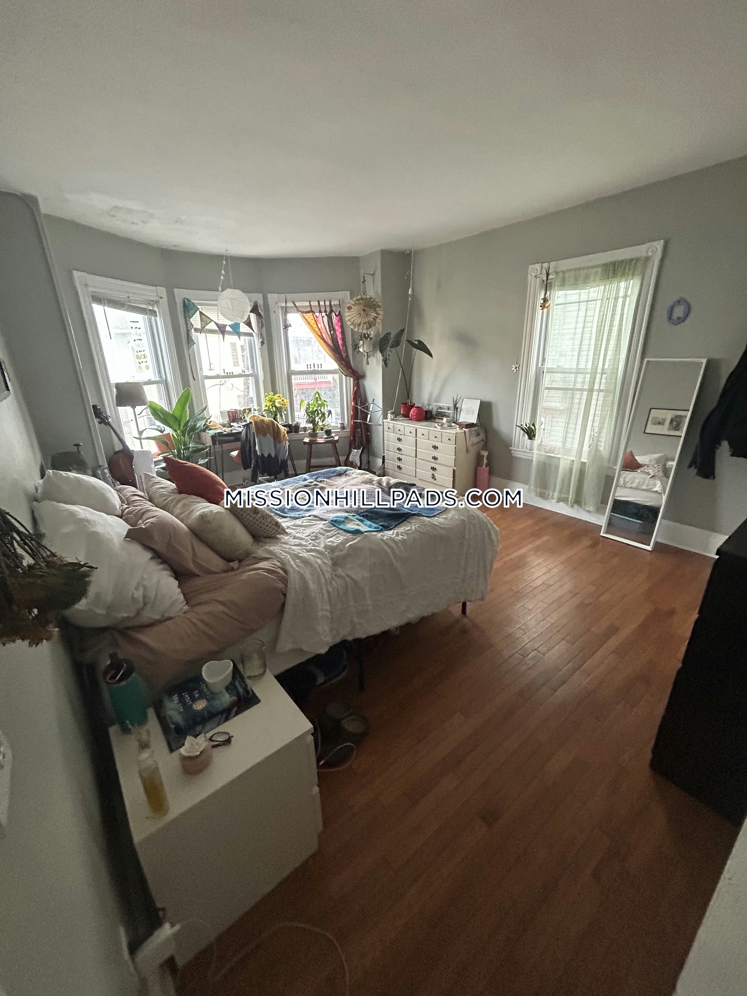 6 bed, 2.5 bath apartment for rent at 1 Sachem St Unit U3, Mission Hill — photo 40 of 45